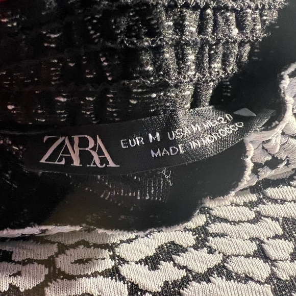 *Like New* ZARA Short Sleeve Shirt Stretchy Top Black and White US Size Medium - Picture 5 of 8